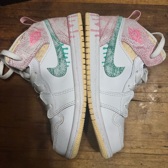 Girls 10C Ice Cream Drip Jordans - Picture 4 of 5